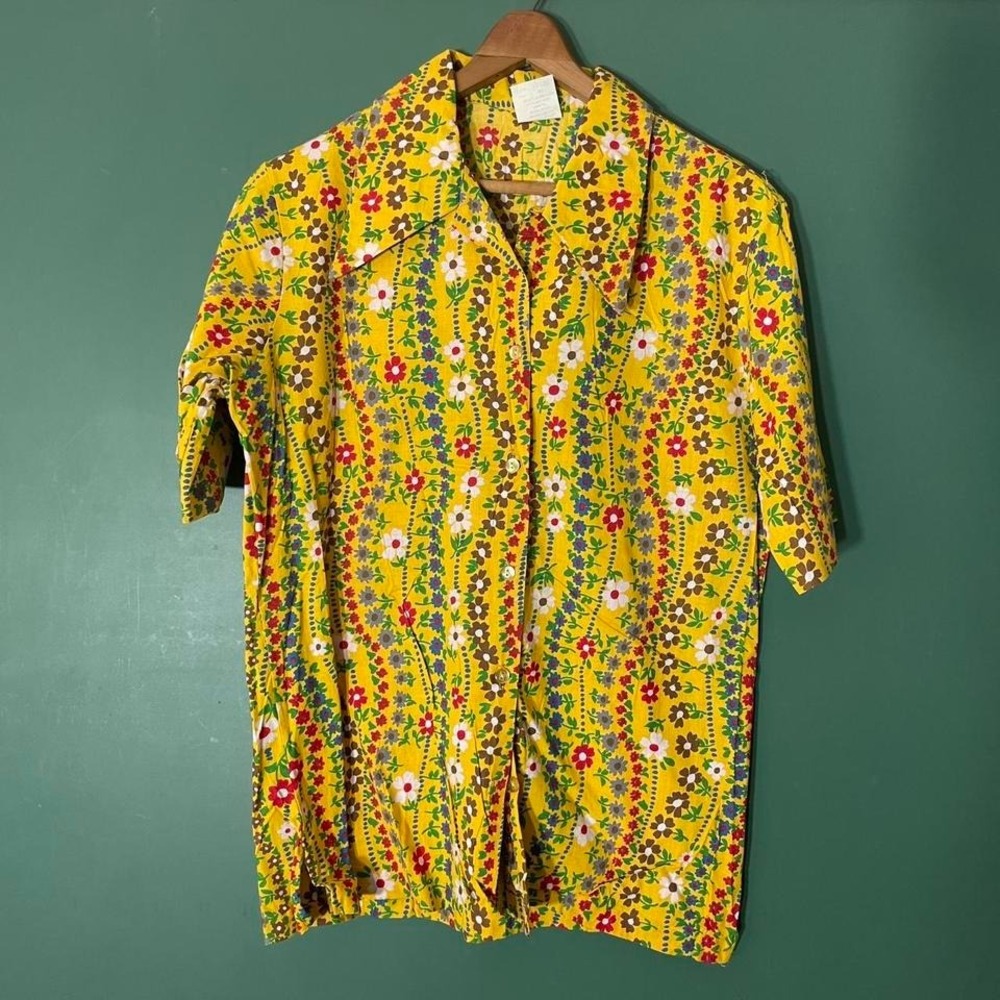 Vintage 1970s floral button up shirt with‎ pointed collar